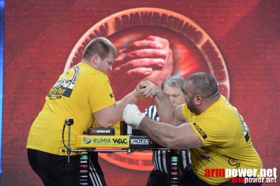 Zloty Tur 2015 by Mark Kazus - Right Hand # Armwrestling # Armpower.net