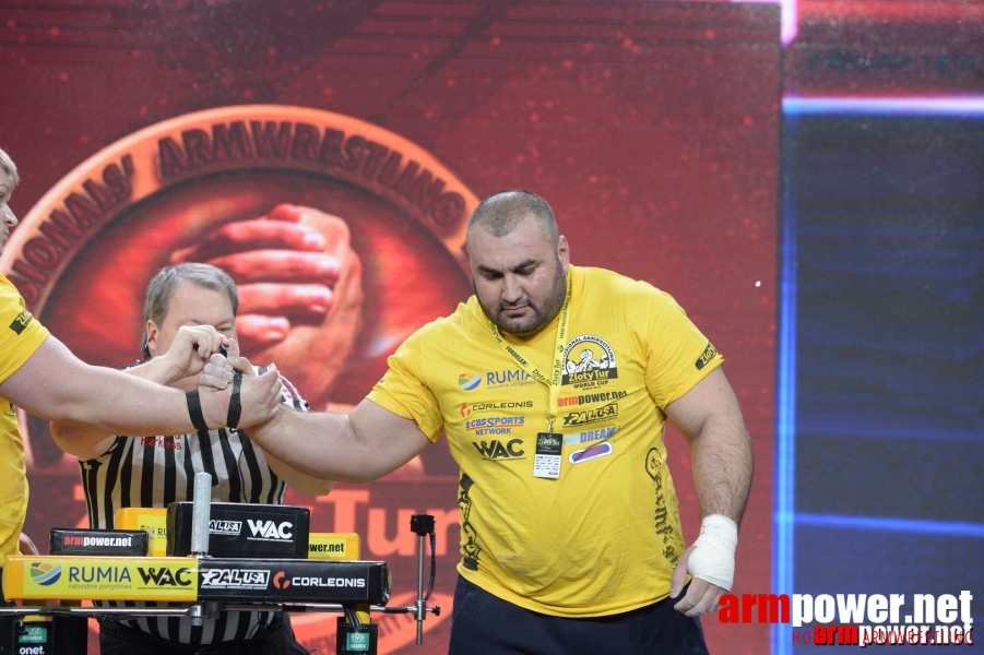 Zloty Tur 2015 by Mark Kazus - Right Hand # Armwrestling # Armpower.net