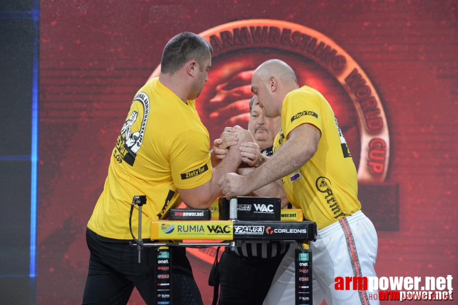 Zloty Tur 2015 by Mark Kazus - Right Hand # Armwrestling # Armpower.net