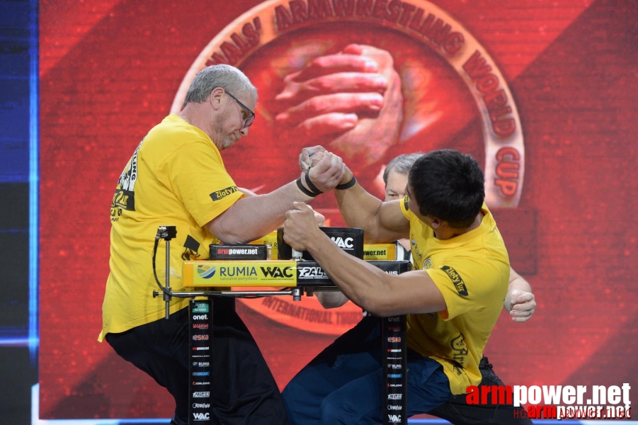 Zloty Tur 2015 by Mark Kazus - Right Hand # Armwrestling # Armpower.net