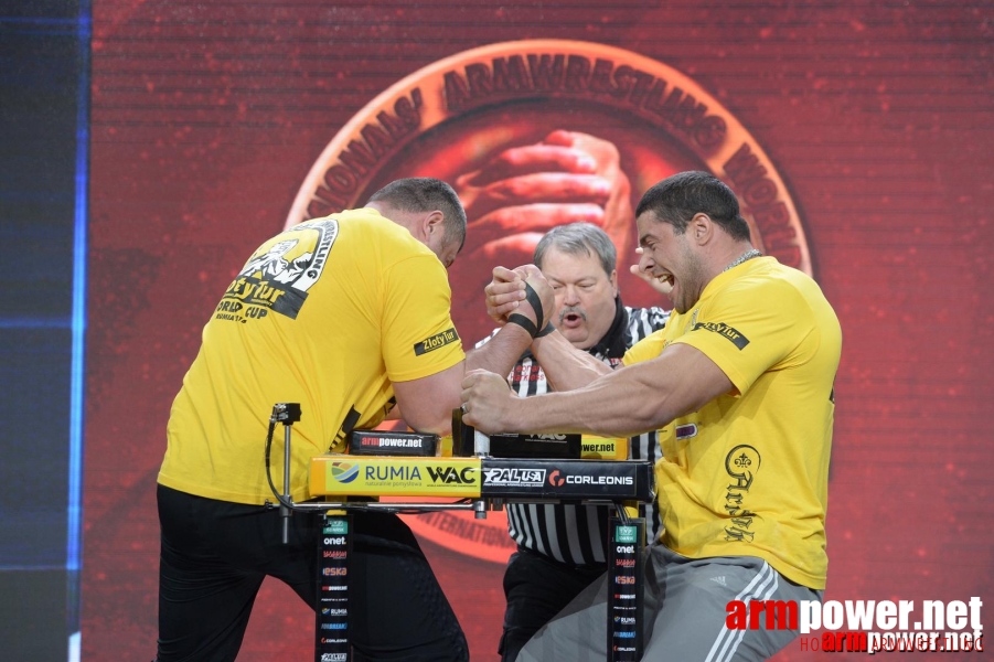 Zloty Tur 2015 by Mark Kazus - Right Hand # Armwrestling # Armpower.net