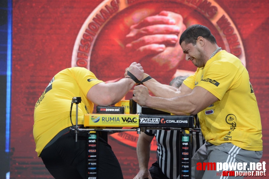 Zloty Tur 2015 by Mark Kazus - Right Hand # Armwrestling # Armpower.net