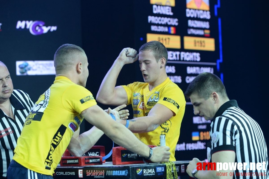 Zloty Tur 2016 - left hand by Mark Kazus # Armwrestling # Armpower.net