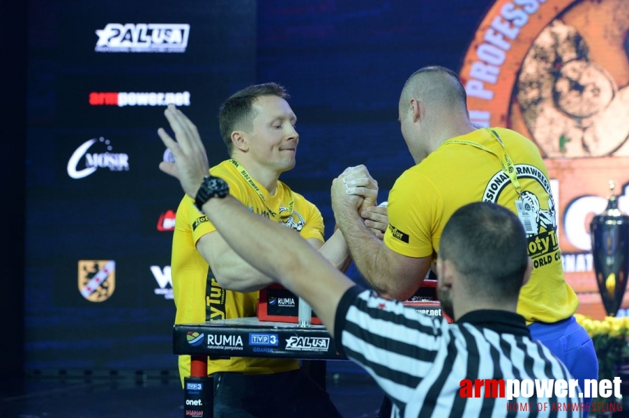 Zloty Tur 2016 - left hand by Mark Kazus # Armwrestling # Armpower.net