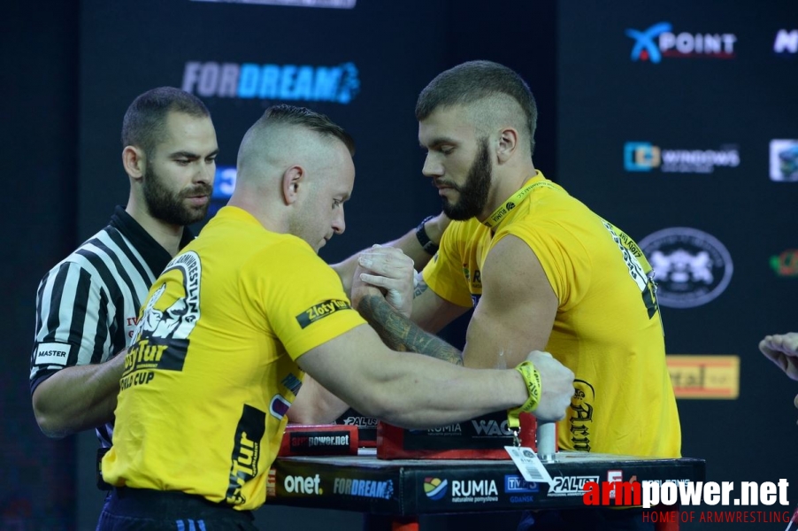 Zloty Tur 2016 - left hand by Mark Kazus # Armwrestling # Armpower.net