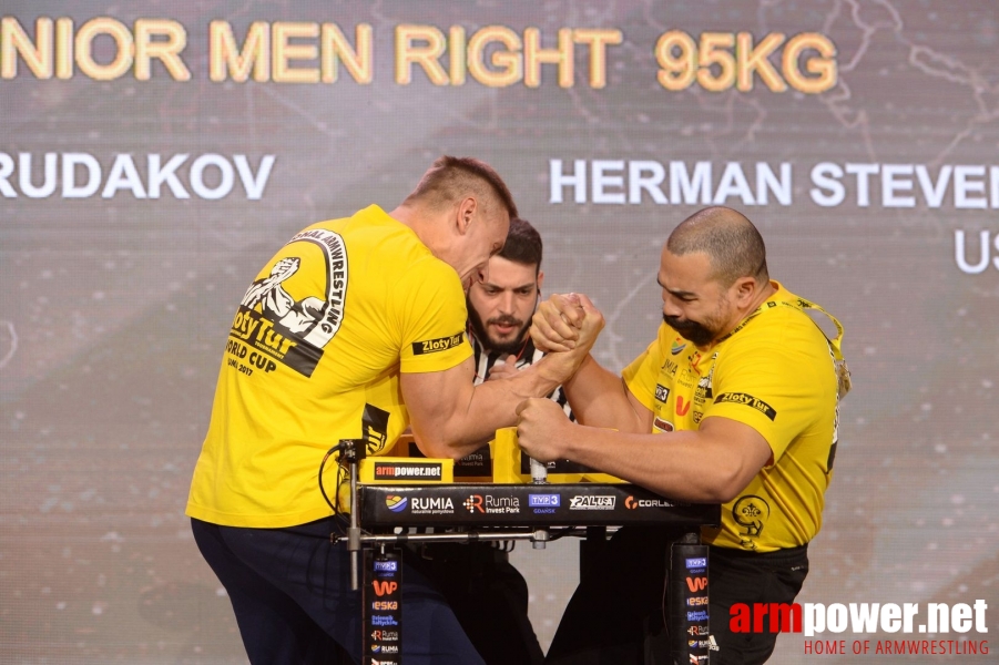 Zloty Tur 2017 - right hand finals # Armwrestling # Armpower.net