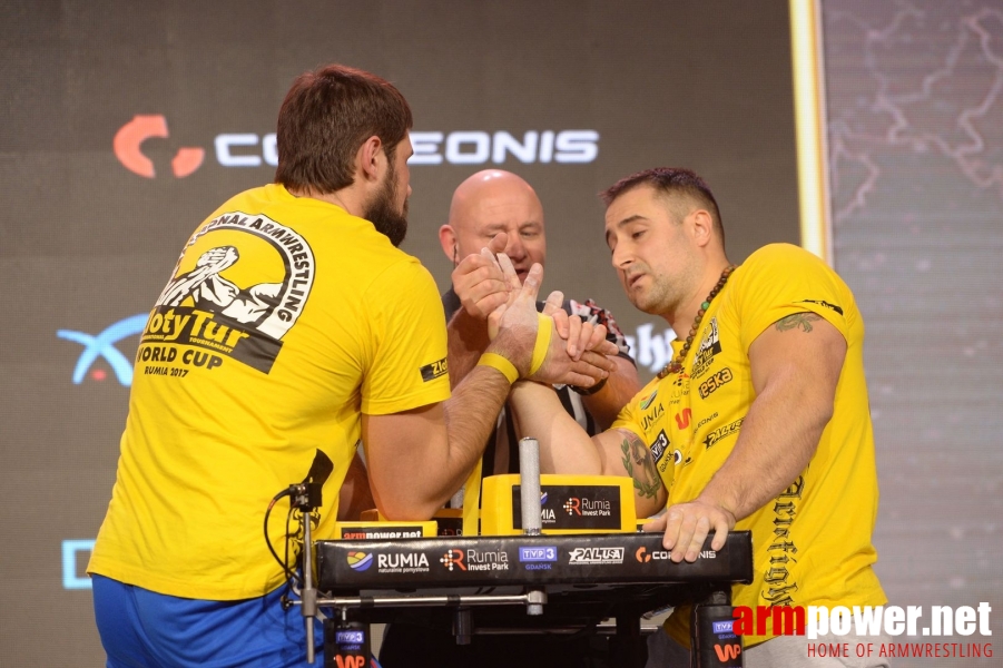 Zloty Tur 2017 - right hand finals # Armwrestling # Armpower.net