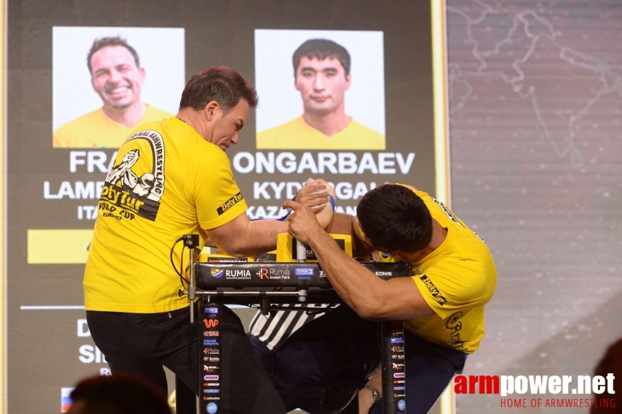 Zloty Tur 2017 - right hand finals # Armwrestling # Armpower.net