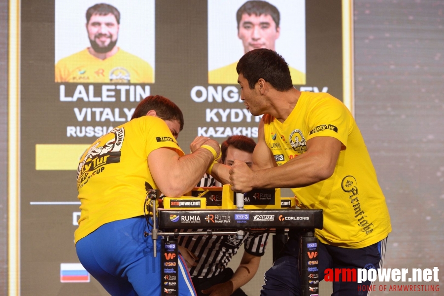 Zloty Tur 2017 - right hand finals # Siłowanie na ręce # Armwrestling # Armpower.net